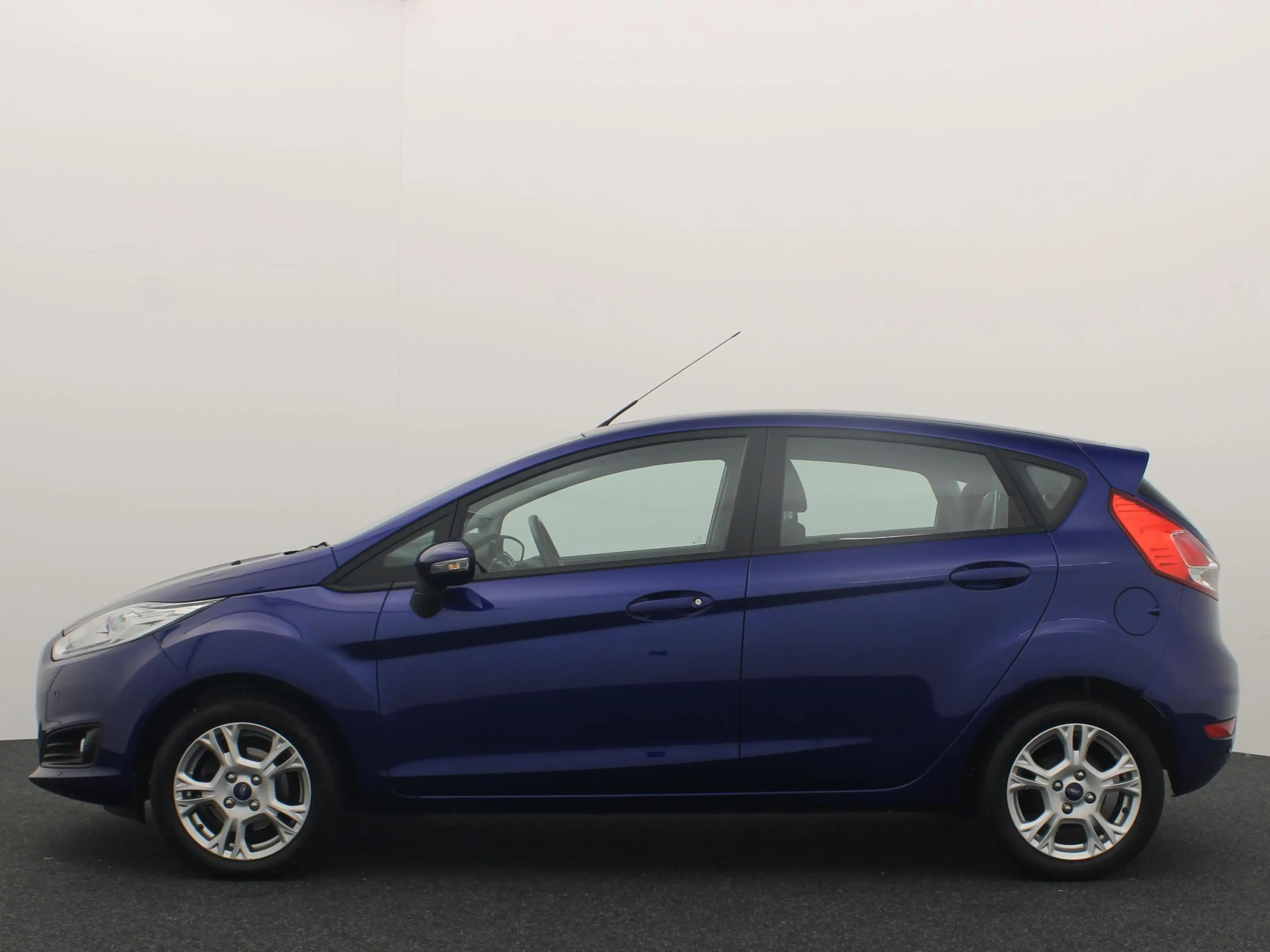 Ford Fiesta 1.0 Style Ultimate PDC / CRUISE / AIRCO / NAVI / B — photo 2
