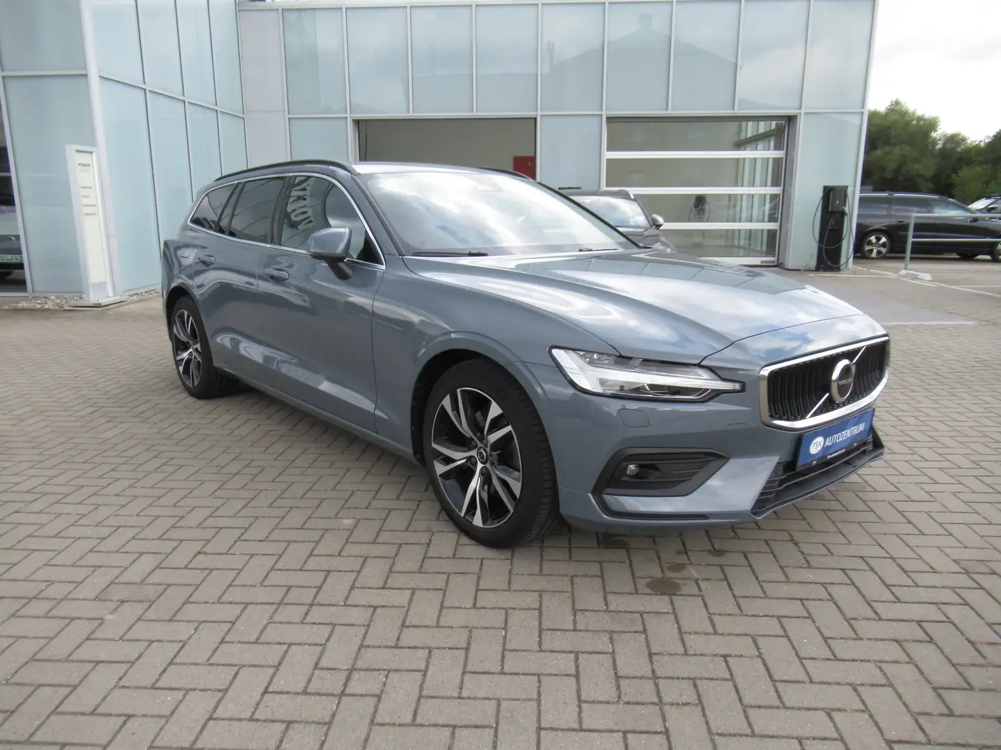 Volvo V60 B3 Benzin Core Automatik Gris - 1