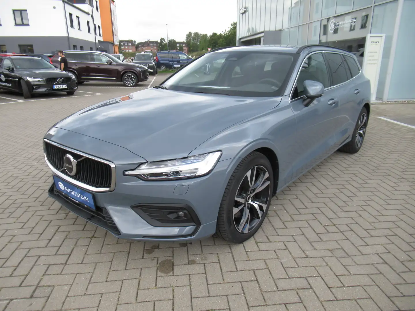 Volvo V60 B3 Benzin Core Automatik Gris - 2
