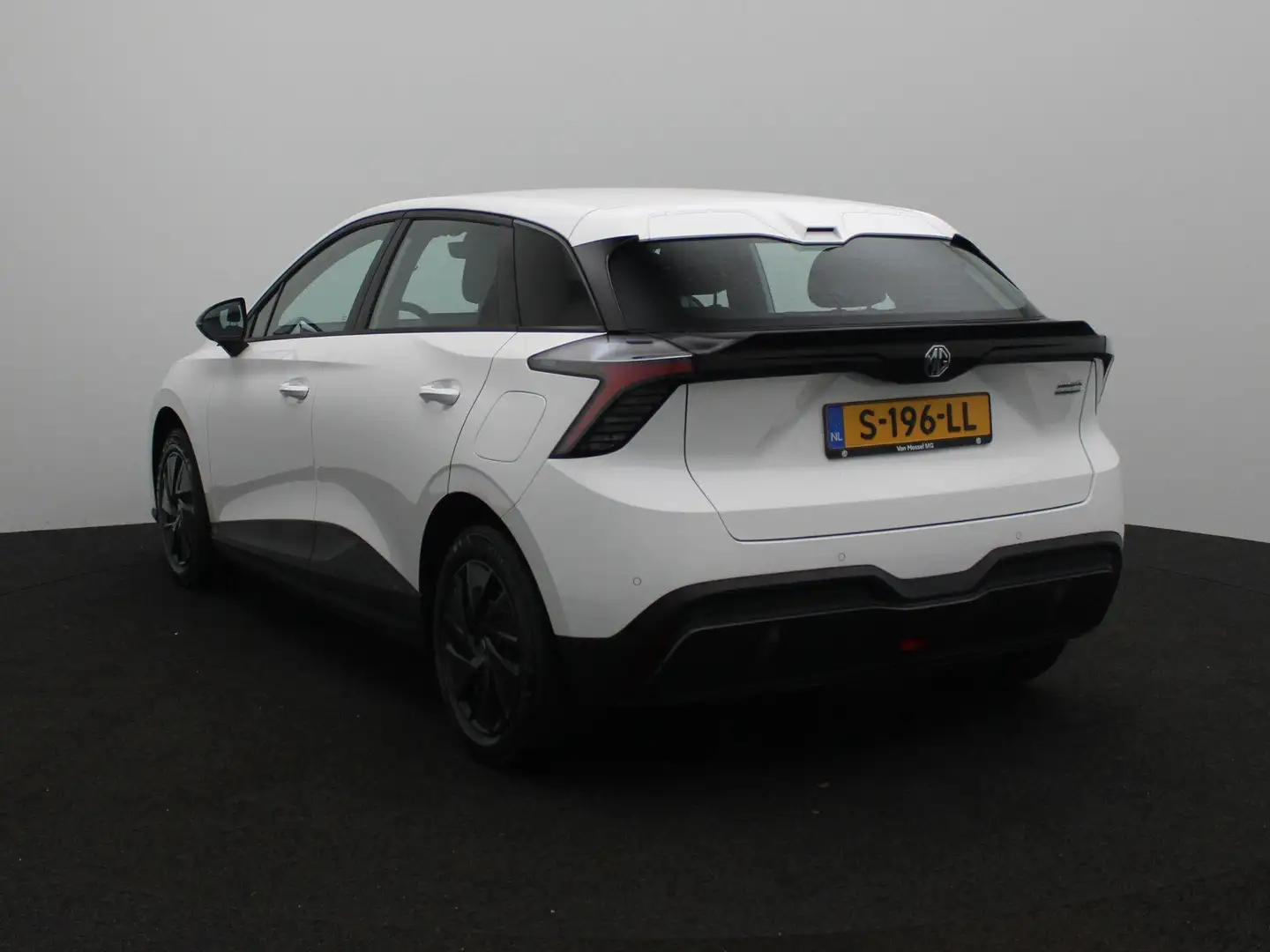 MG MG4 Electric Standard 51 kWh | Apple CarPay | Adaptive Wit - 2
