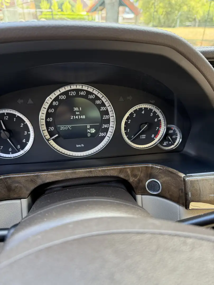 Mercedes-Benz E 350 mooie bom volle E 350 4 matic met panoramadak. Geel - 1