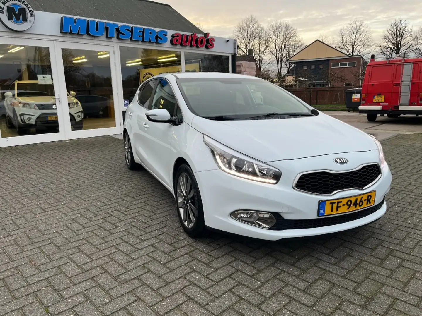 Kia Ceed / cee'd 1.6 GDI BUSINESS, veel options, uitstekende staat! Wit - 1