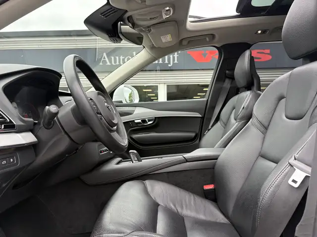 Volvo XC90 view 4