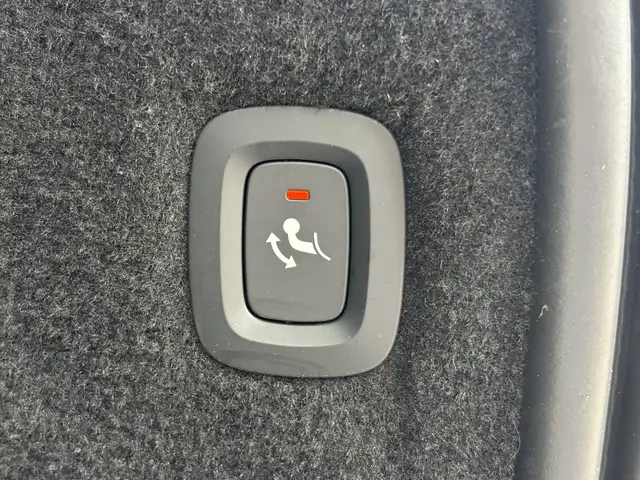 Volvo XC90 view 12