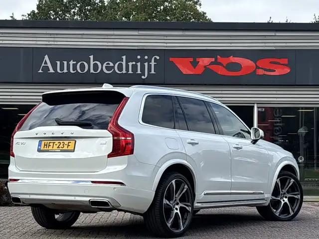 Volvo XC90 view 9