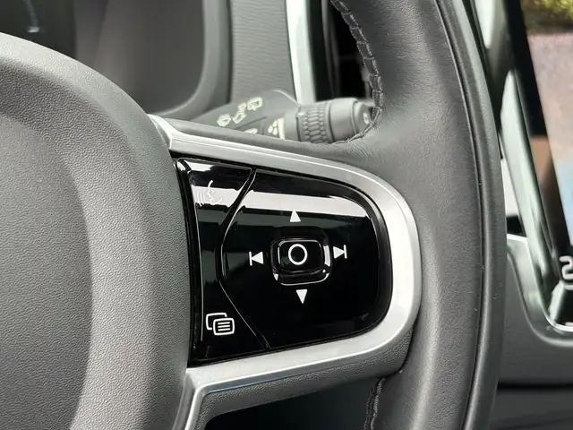 Volvo XC90 view 26