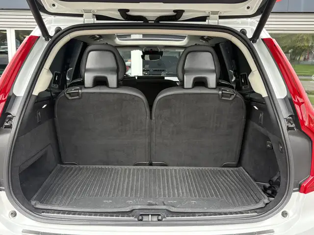 Volvo XC90 view 27