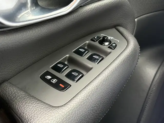 Volvo XC90 view 25