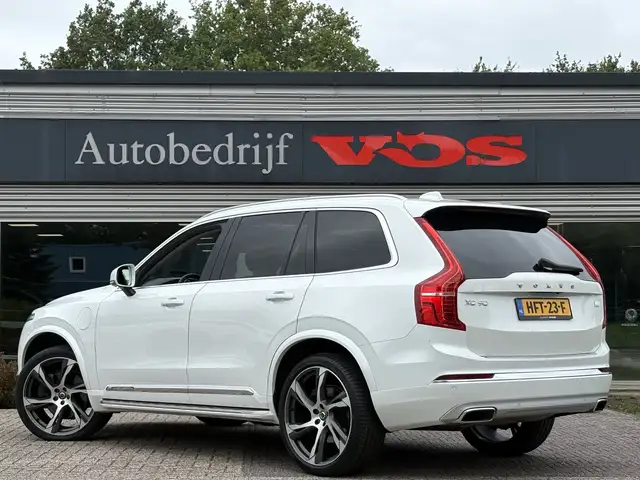 Volvo XC90 view 5