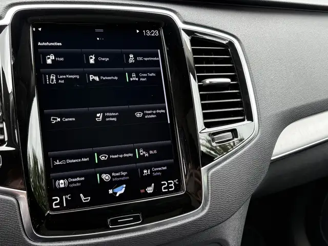 Volvo XC90 view 22