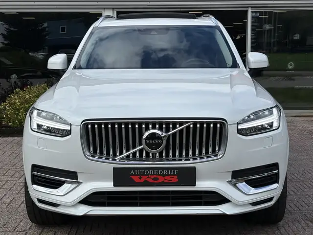 Volvo XC90 view 11