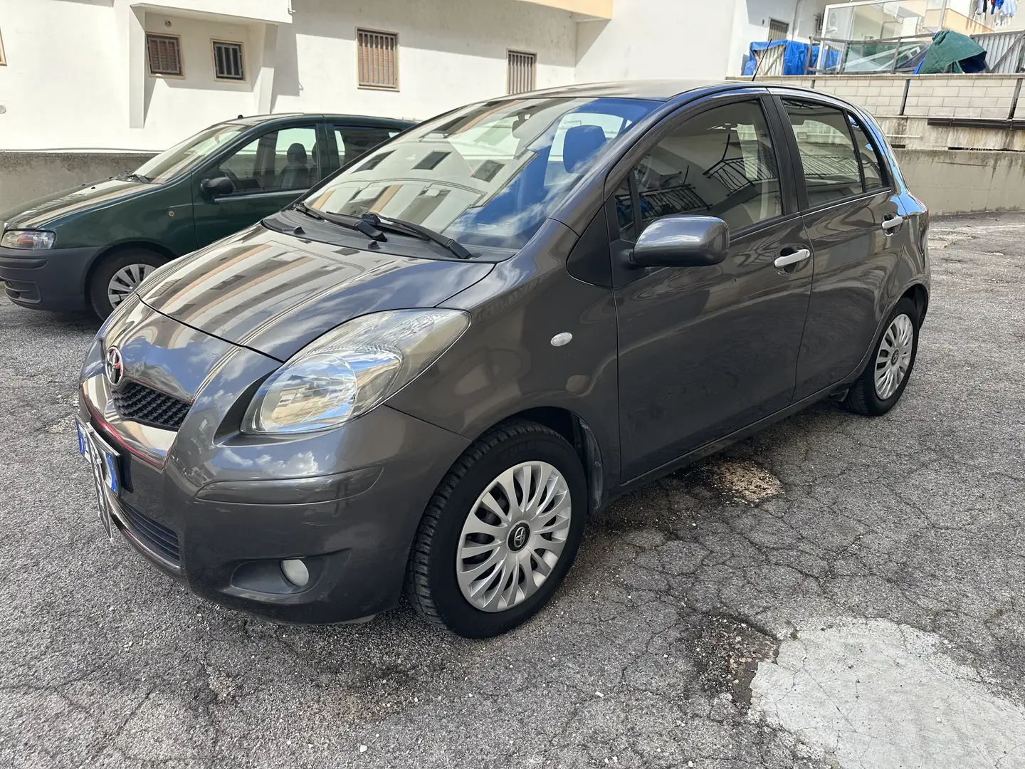 Toyota Yaris 5p 1.0 Expo c/clima - 1