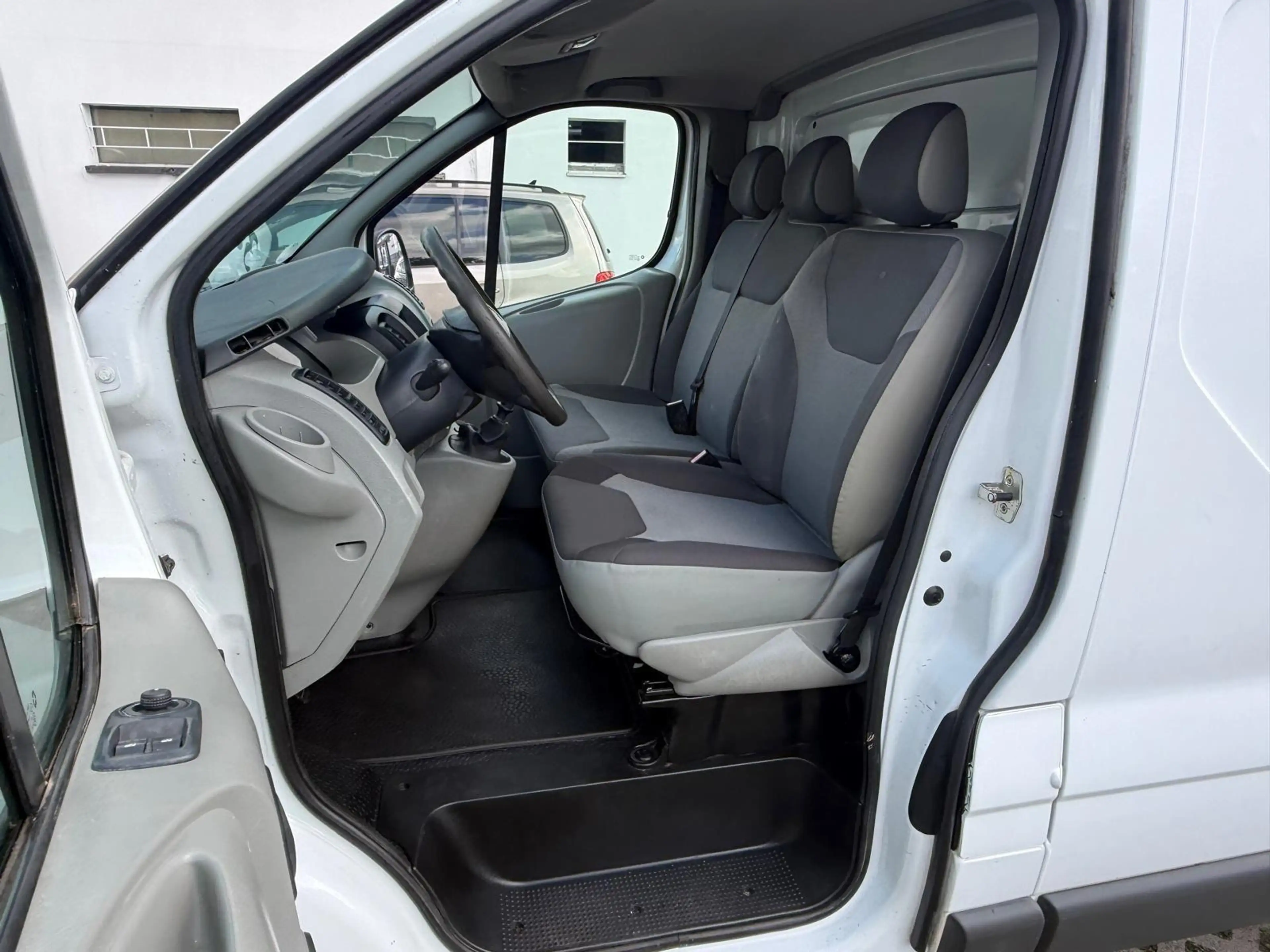 Renault Trafic 2.0 dCi//2.Hand//AHK//PDC//HU NEU// — photo 9