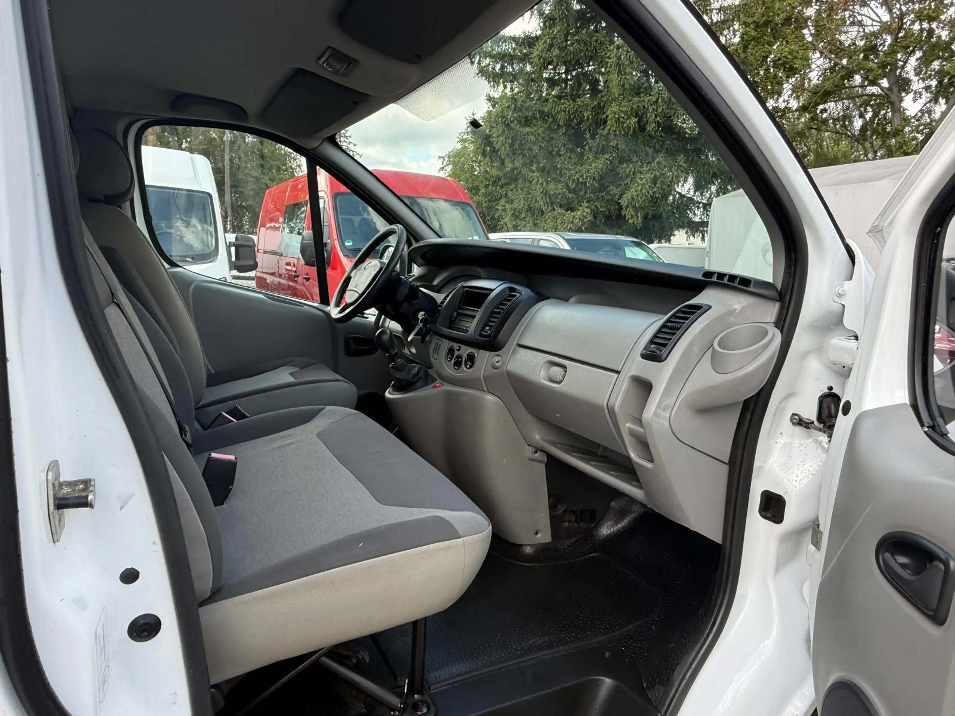 Renault Trafic 2.0 dCi//2.Hand//AHK//PDC//HU NEU// — photo 13