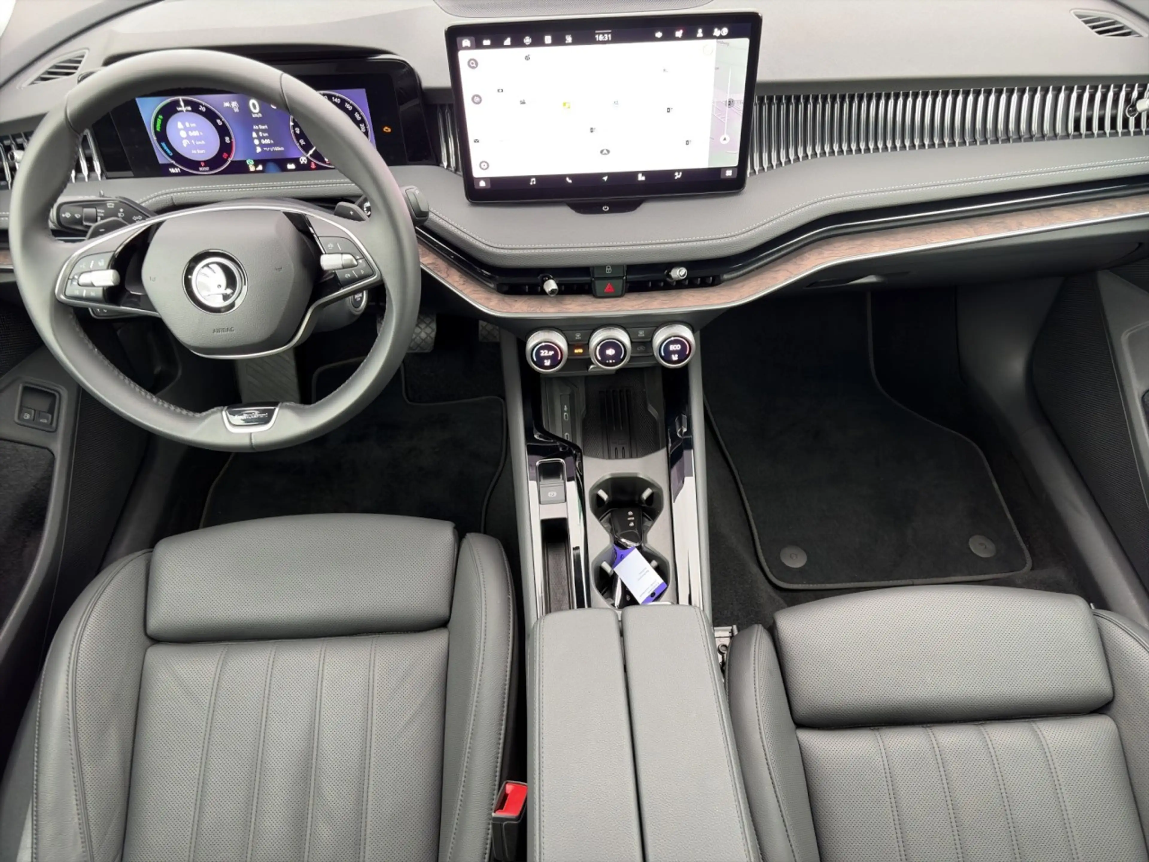 Skoda Superb Combi 1.5 TSI iV L&K ACC+HUD+CANTON+360 Klima — photo 13