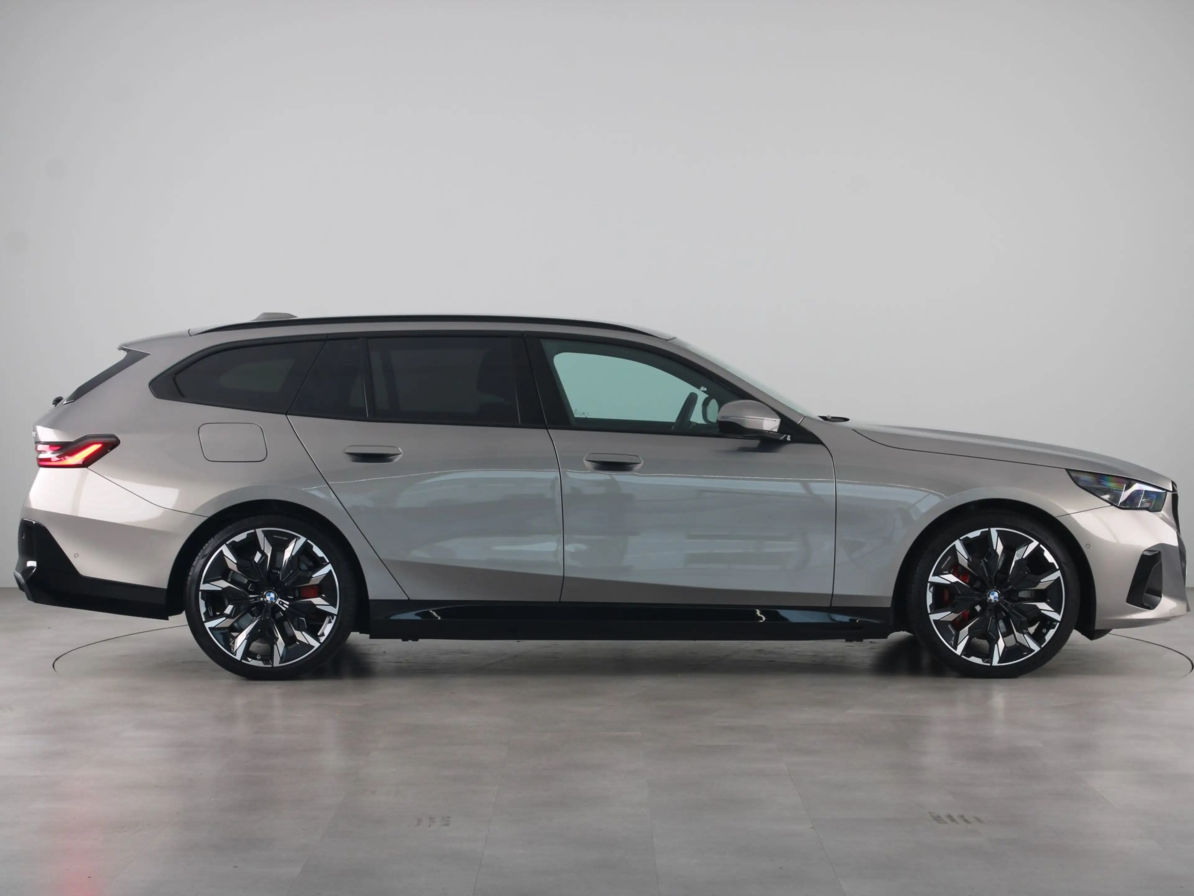 BMW 550 5 Serie 550e Touring xDrive — photo 10
