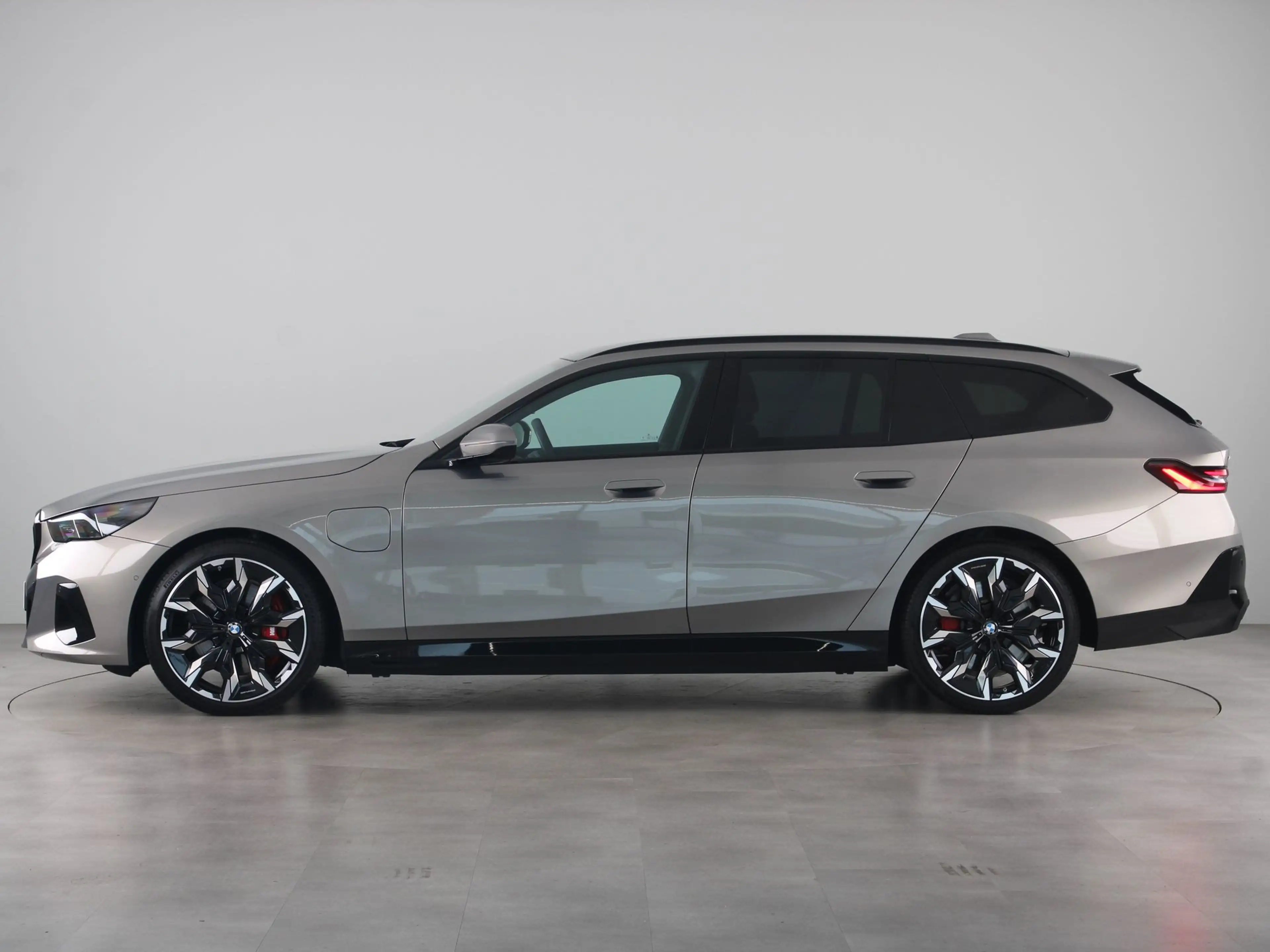 BMW 550 5 Serie 550e Touring xDrive — photo 14
