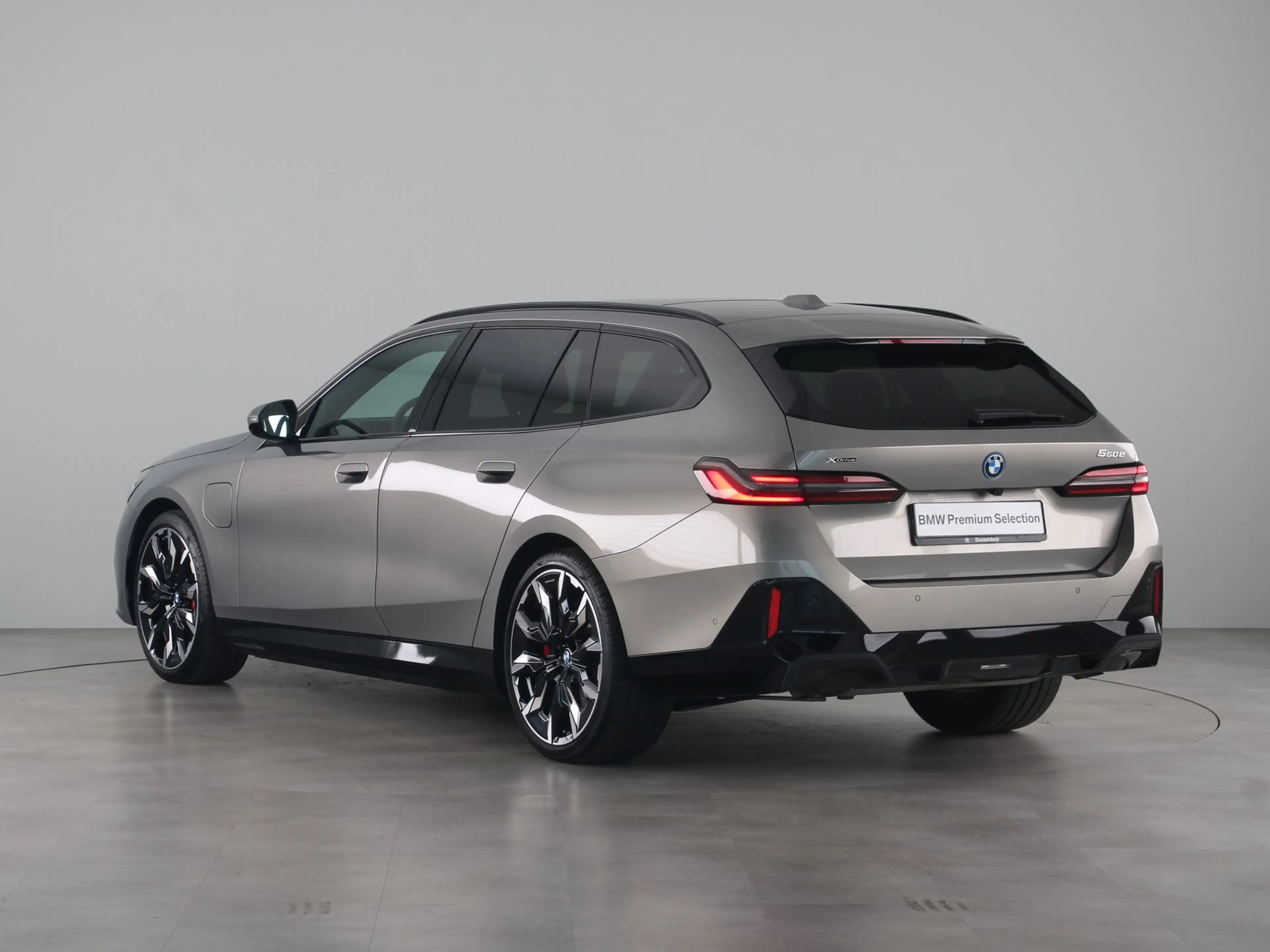 BMW 550 5 Serie 550e Touring xDrive — photo 13