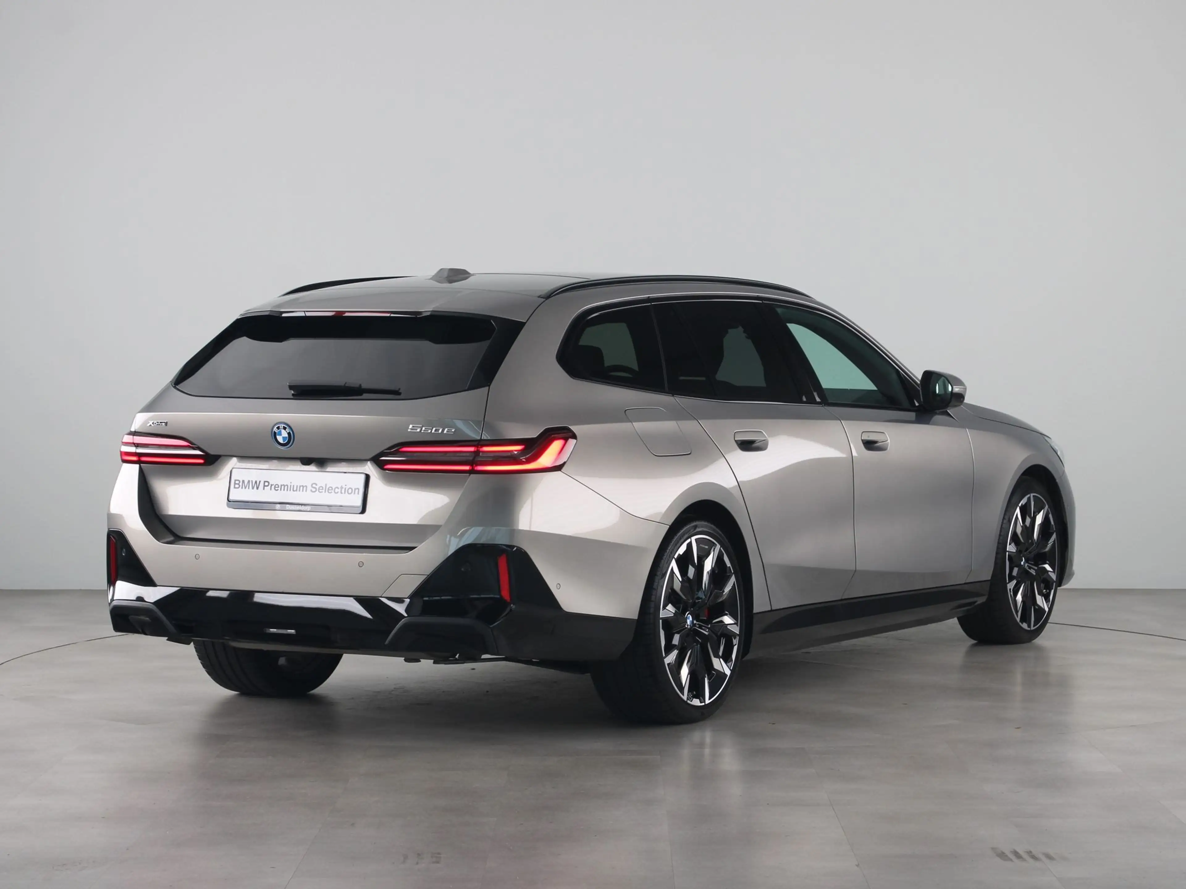 BMW 550 5 Serie 550e Touring xDrive — photo 11