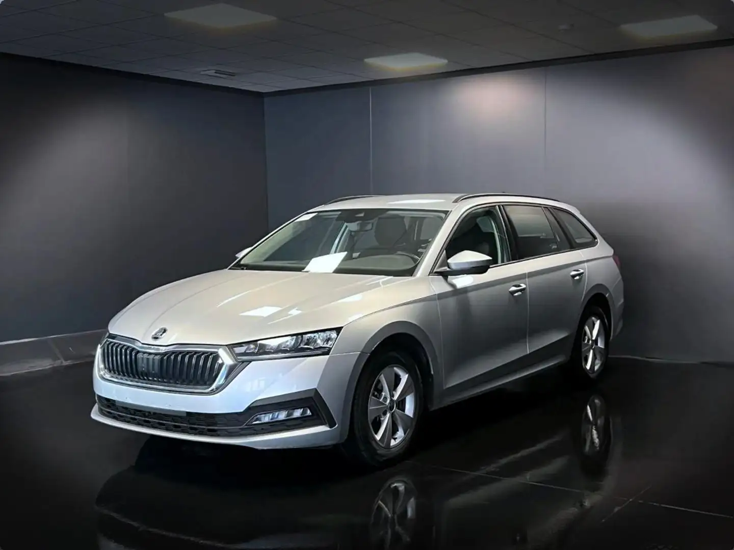 Skoda Octavia 2.0 TDI EVO SCR Wagon Executive Zilver - 1