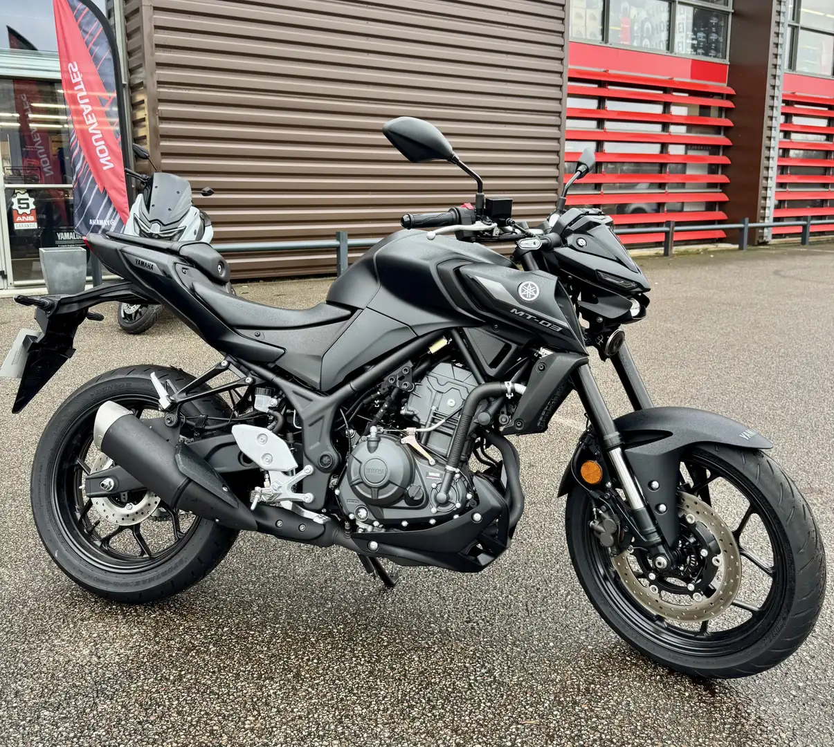 Yamaha MT-03 Negro - 2