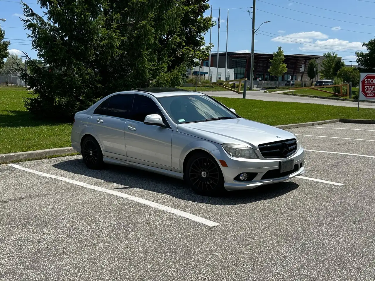 Mercedes-Benz C-Class снимка Mercedes-Benz C-Class