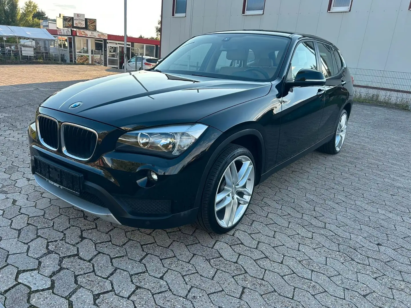 BMW X1 16d sDrive 2.0 PDC + BBS + SCHECKHEFT Schwarz - 1