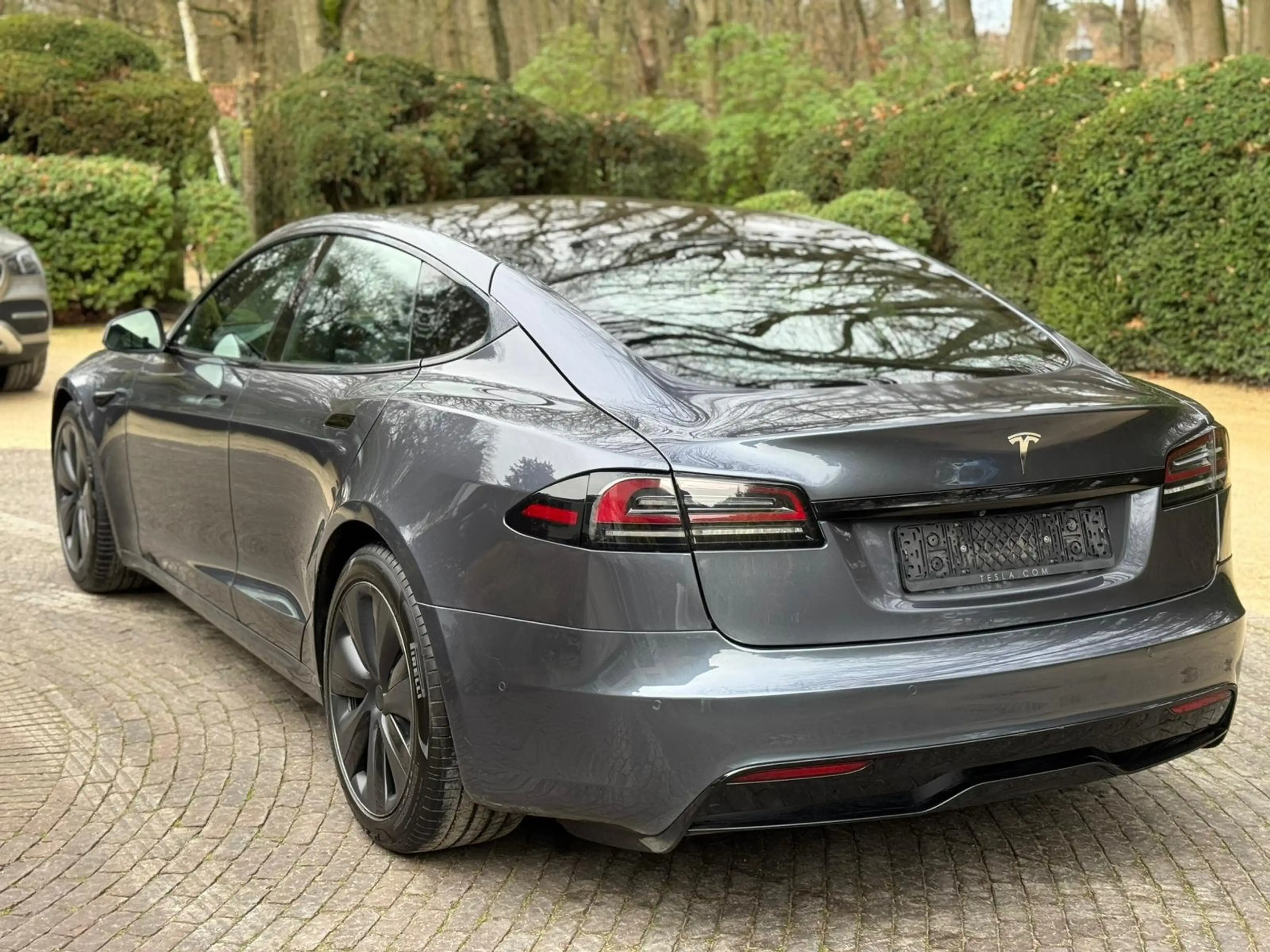 Tesla Model S LONG RANGE DUAL MOTOR - YOKE - AP - PANO Facelift — photo 9