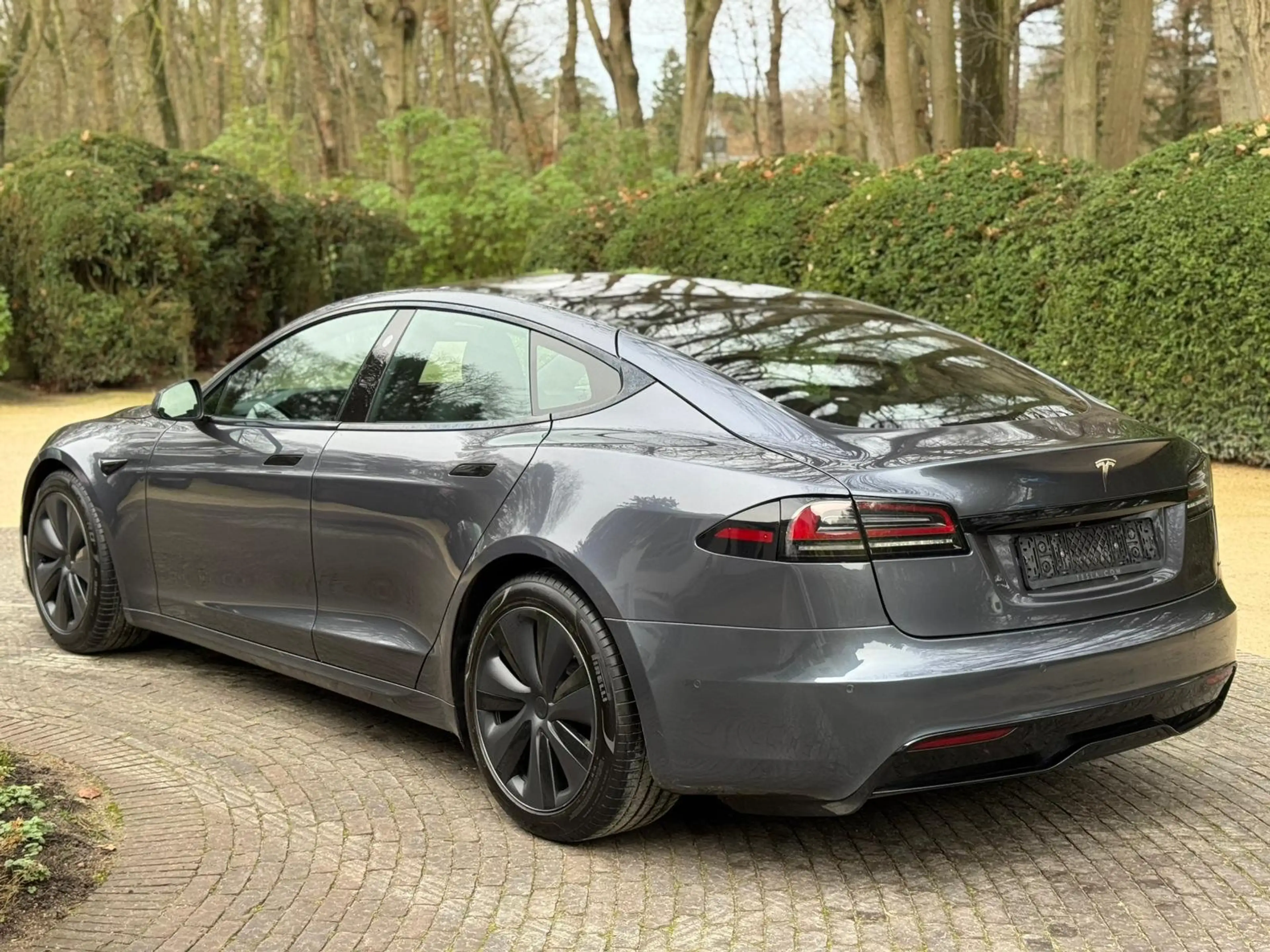 Tesla Model S LONG RANGE DUAL MOTOR - YOKE - AP - PANO Facelift — photo 10