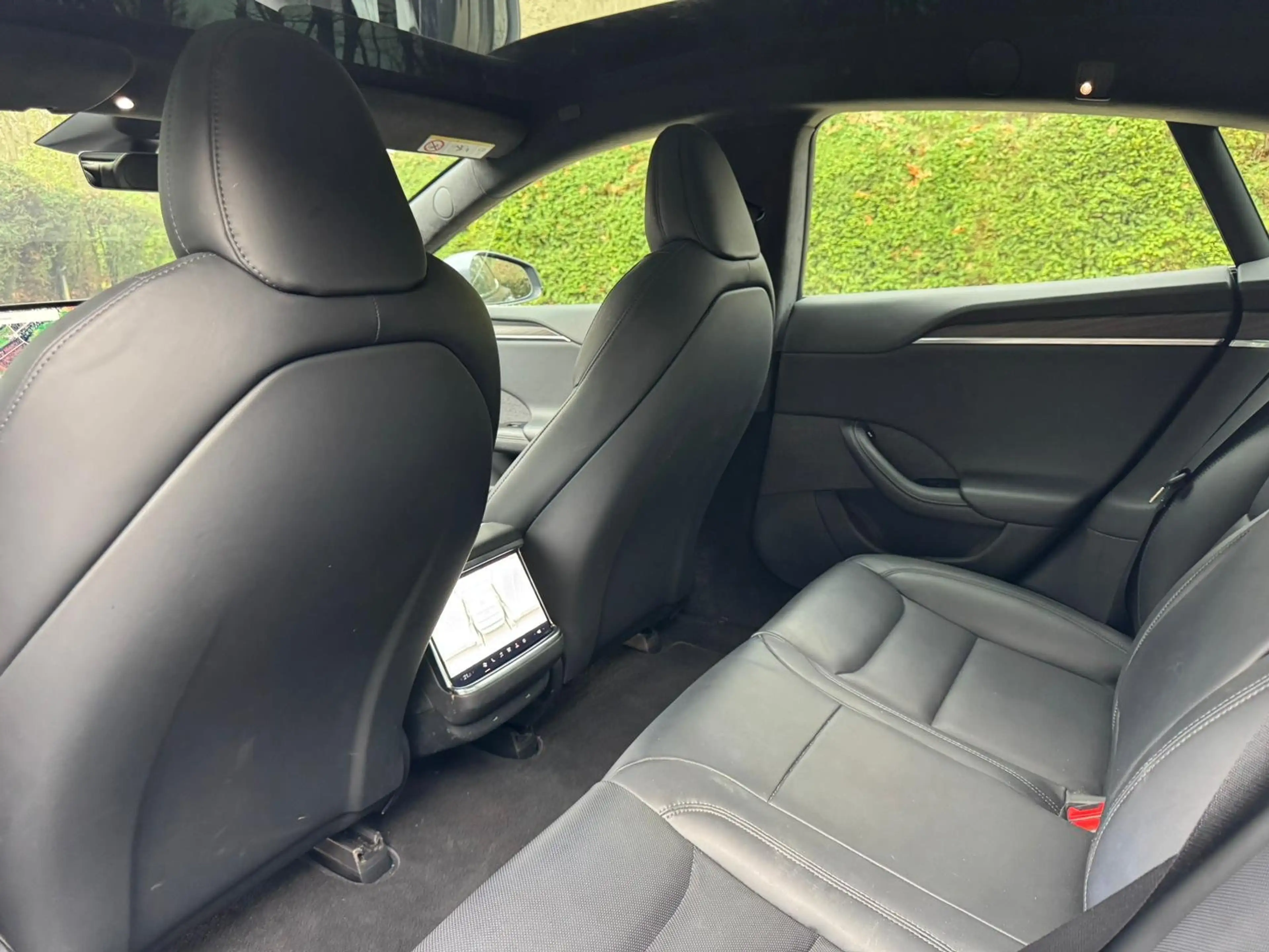 Tesla Model S LONG RANGE DUAL MOTOR - YOKE - AP - PANO Facelift — photo 15