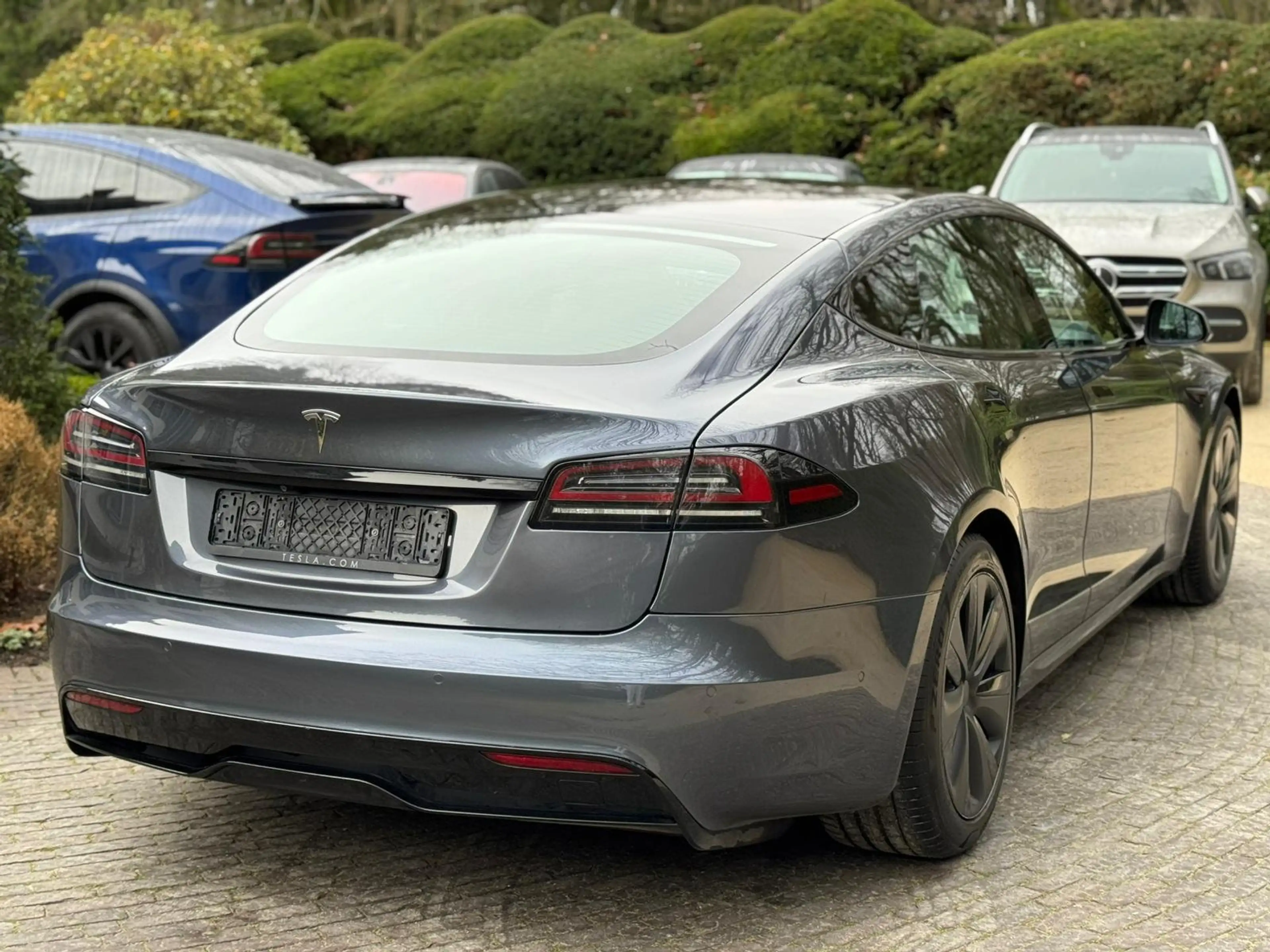 Tesla Model S LONG RANGE DUAL MOTOR - YOKE - AP - PANO Facelift — photo 6