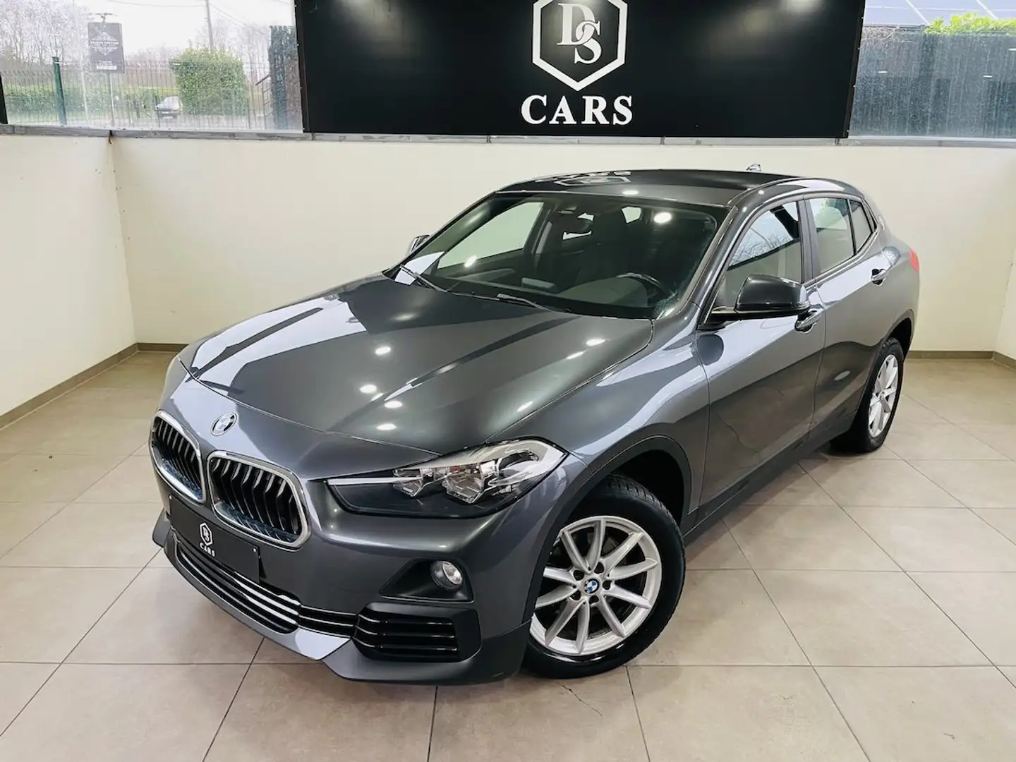 BMW X2 1.5i *** GARANTIE + CLIM DIGI + PDC *** Grijs - 2