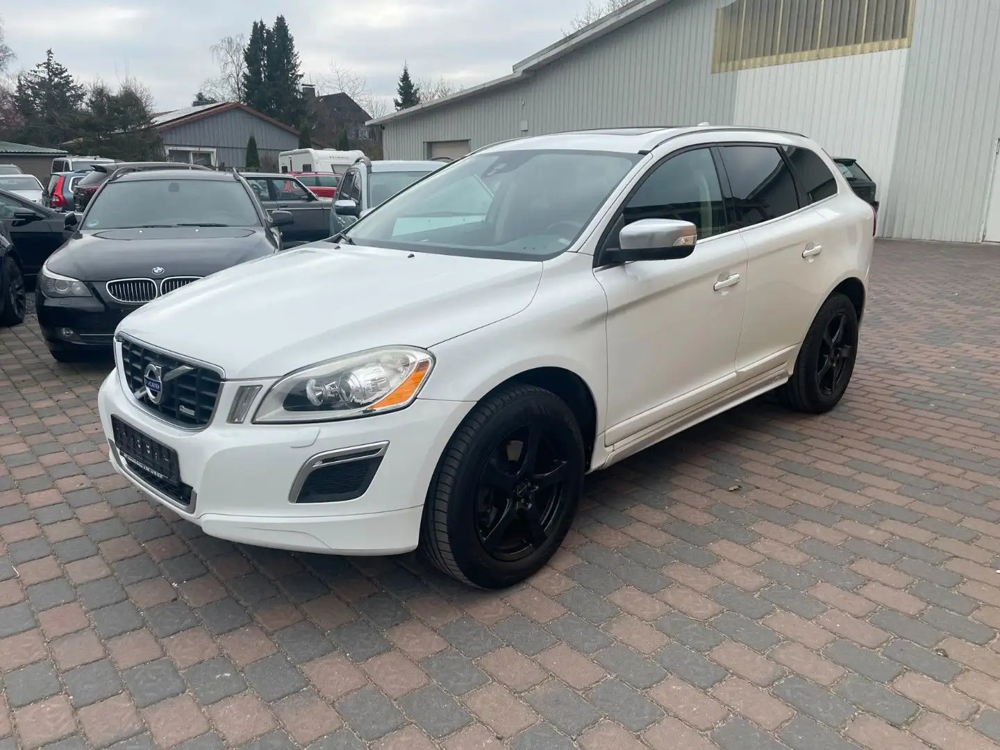 Volvo XC60 D5 R-Design AWD NAVI, PDC, Shz Bianco - 1