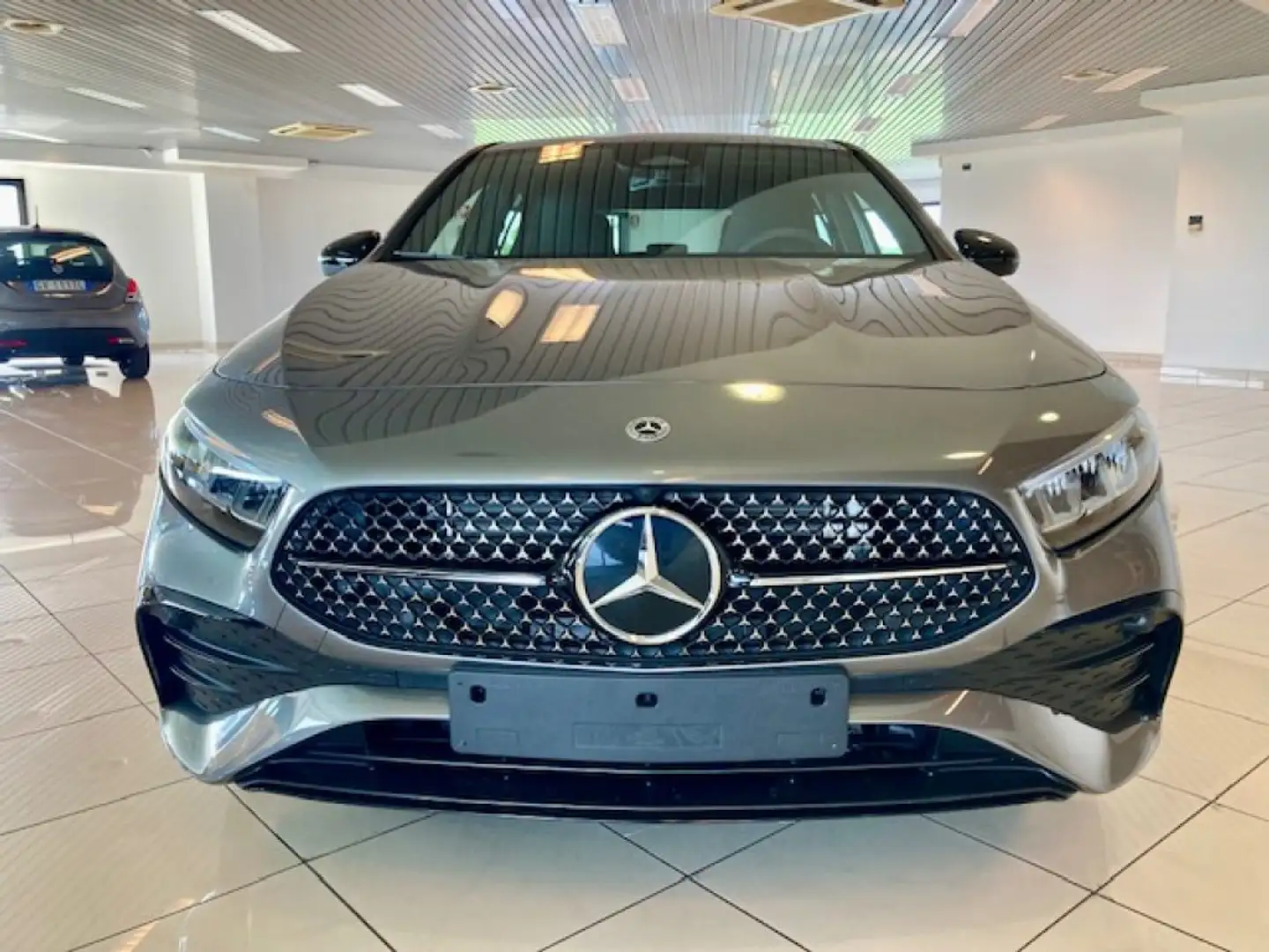 Mercedes-Benz A 250 e hybrid EQ AMG Line Premium Plus PREZZO REALE! Grau - 2