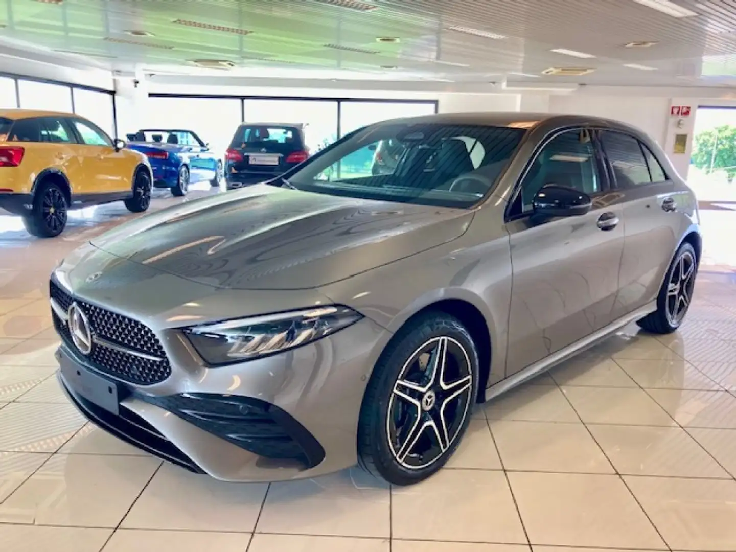 Mercedes-Benz A 250 e hybrid EQ AMG Line Premium Plus PREZZO REALE! Grau - 1