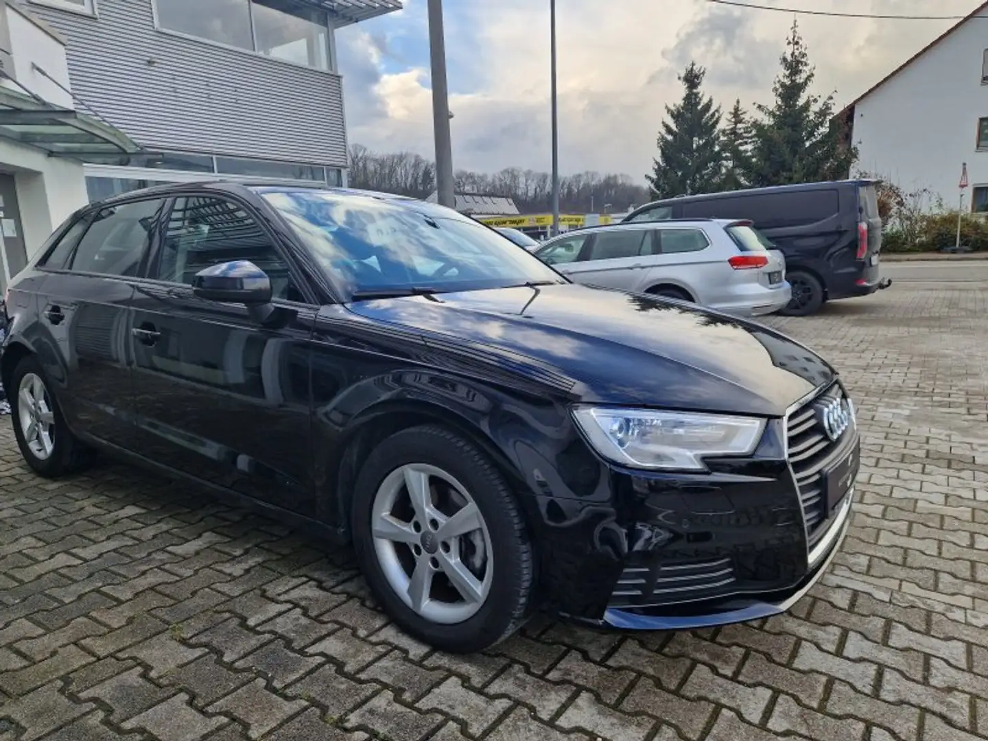 Audi A3 Sportback 35 TFSI S-Tronic Navi Parktronic AHK Alu Schwarz - 2