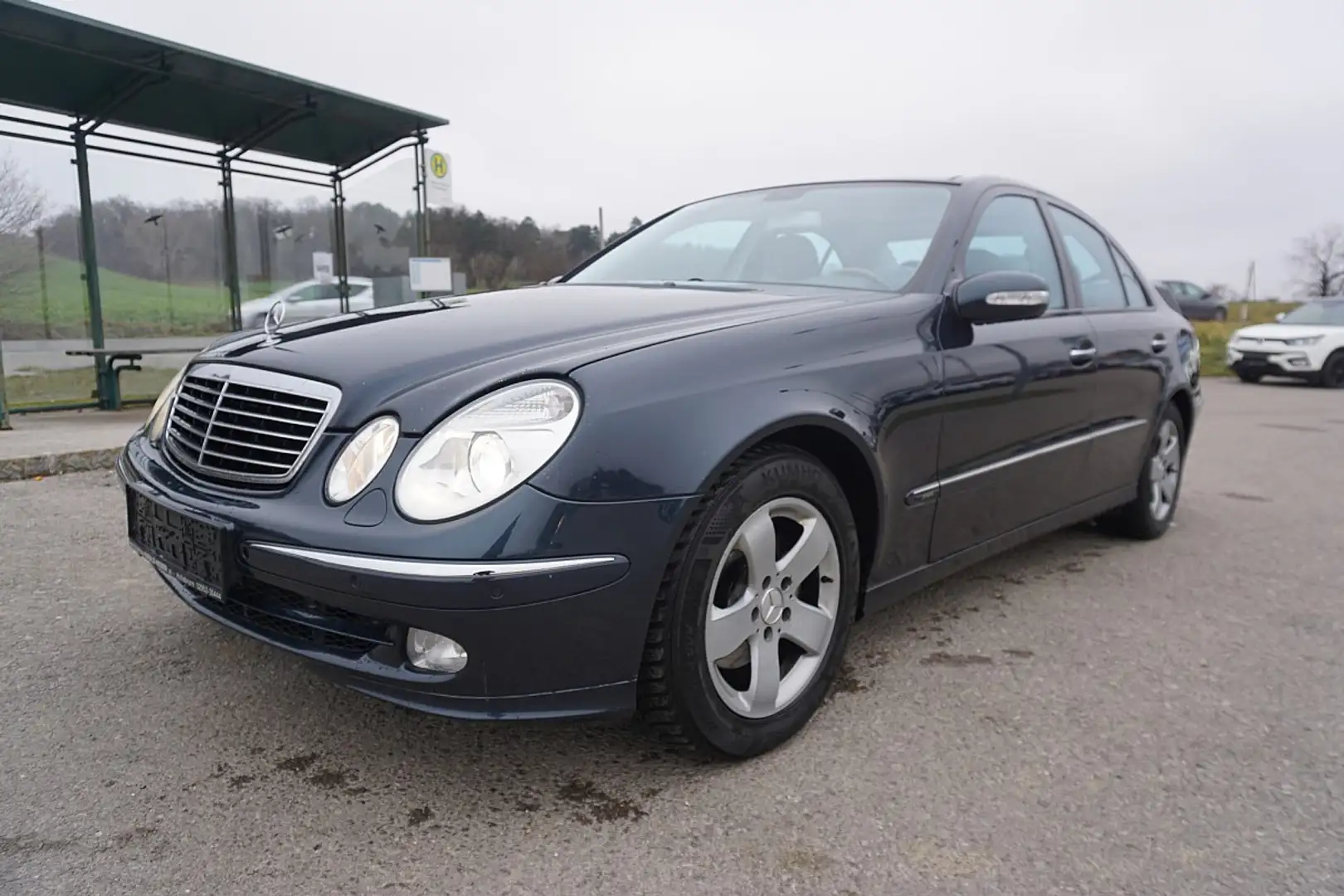 Mercedes-Benz E 220 Avantgarde CDI Aut. Schwarz - 2