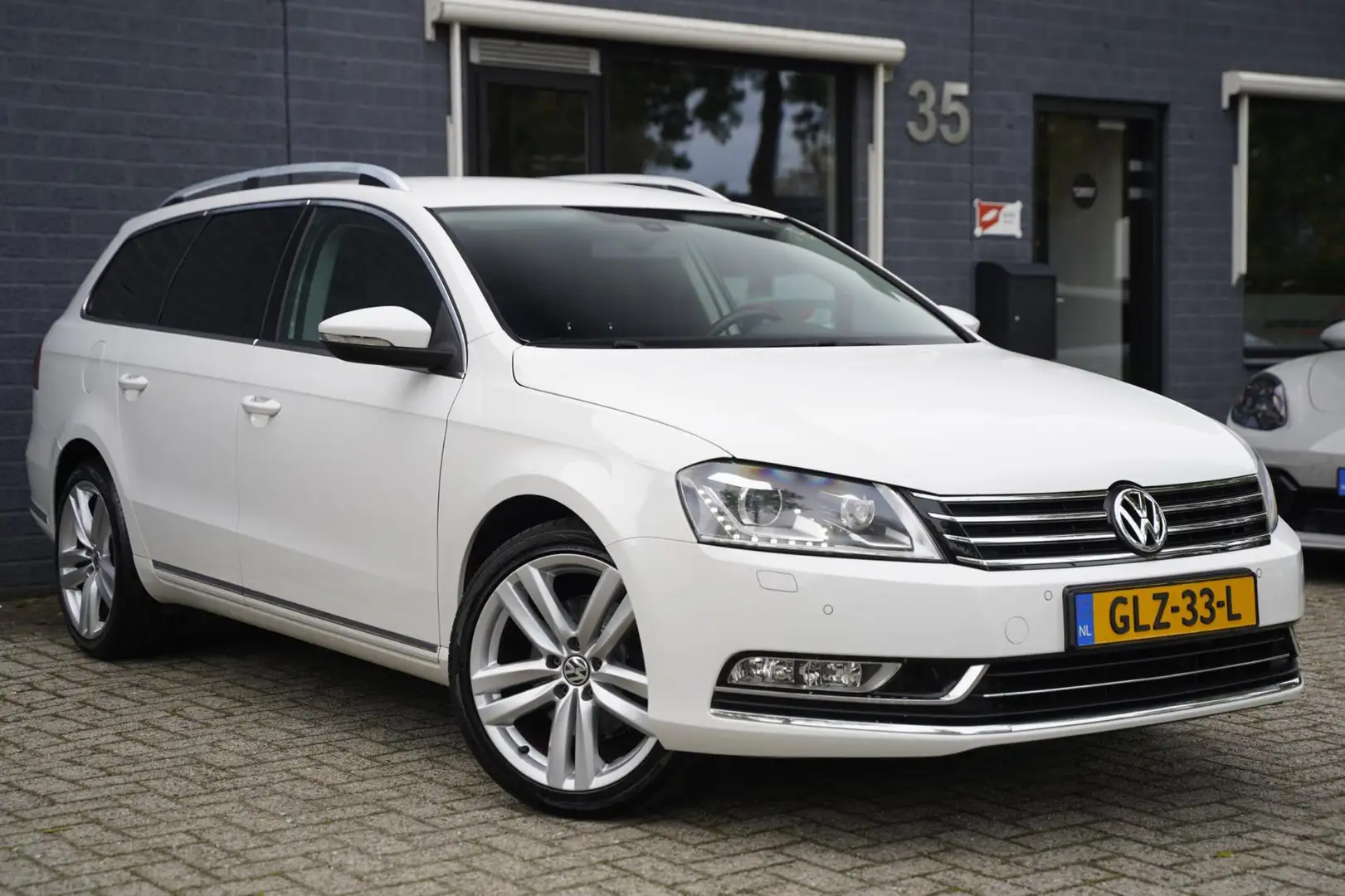 Volkswagen Passat Variant 2.0 TSI R-line DSG Leder, Trekhaak Wit - 2