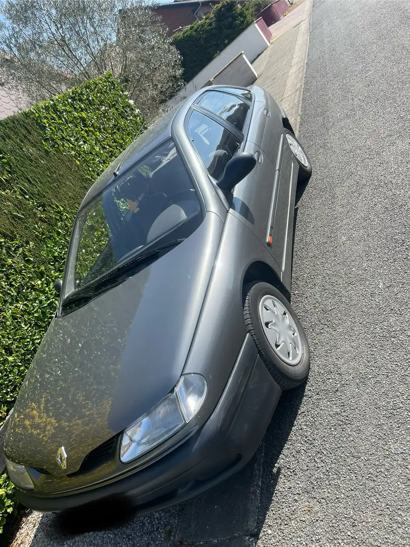 Renault Laguna 1.8i RN - 1