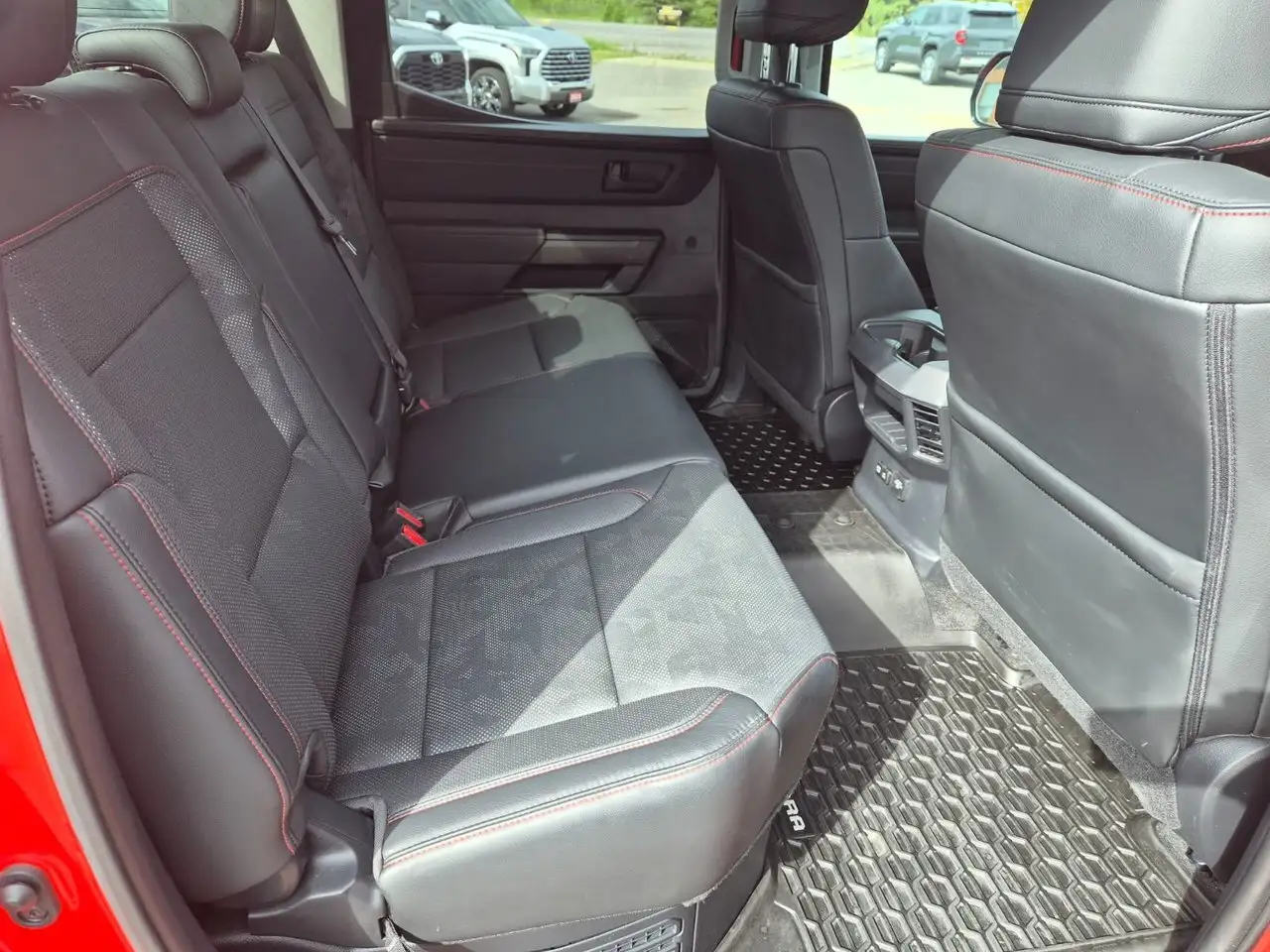 Toyota Tundra снимка Toyota Tundra