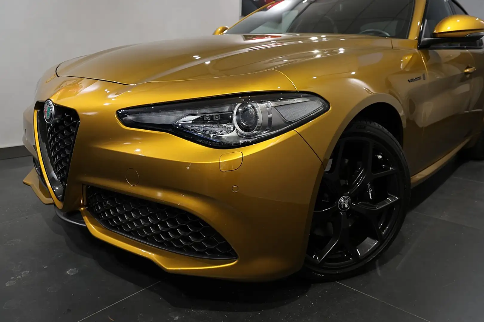 Alfa Romeo Giulia GT Junior 2,0 280 AT8 Q4 AWD GD/AHK Gold - 2