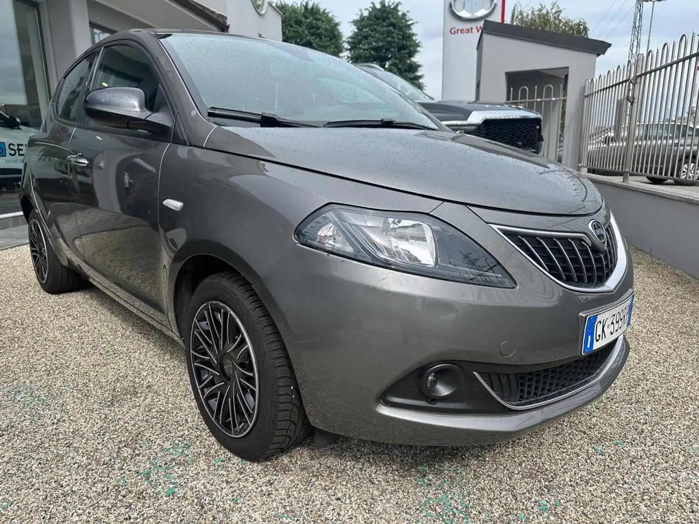 Lancia Ypsilon 1.0 FireFly 5 porte S&S Hybrid Ecochic Silver Grau - 2
