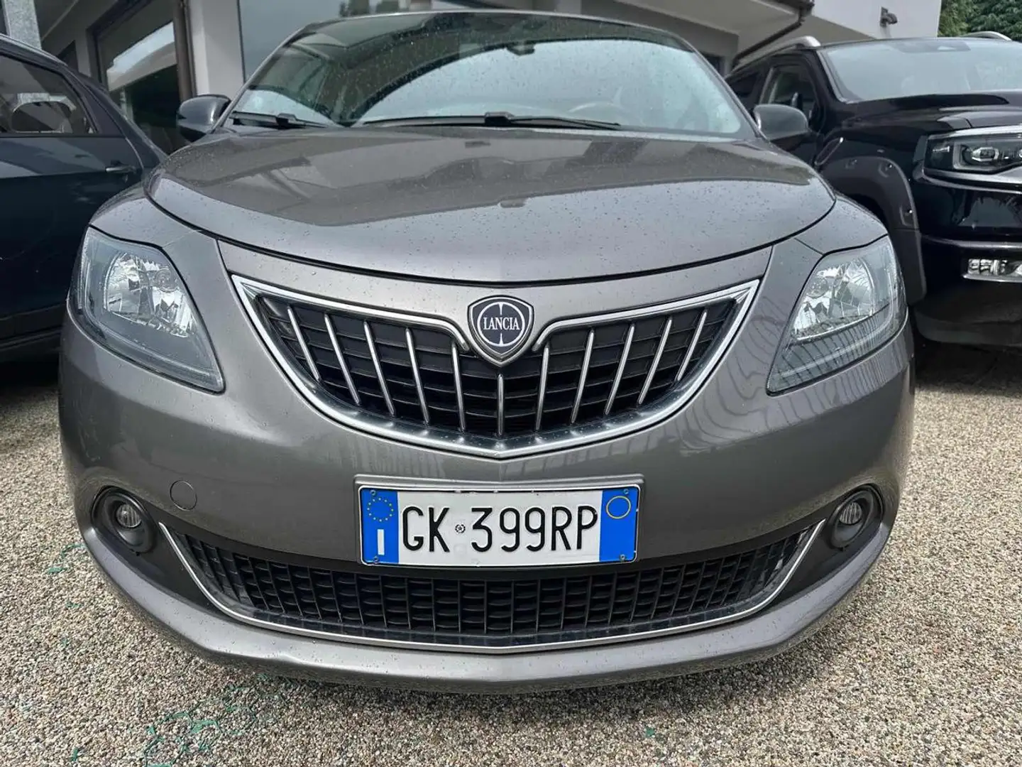 Lancia Ypsilon 1.0 FireFly 5 porte S&S Hybrid Ecochic Silver Grau - 1