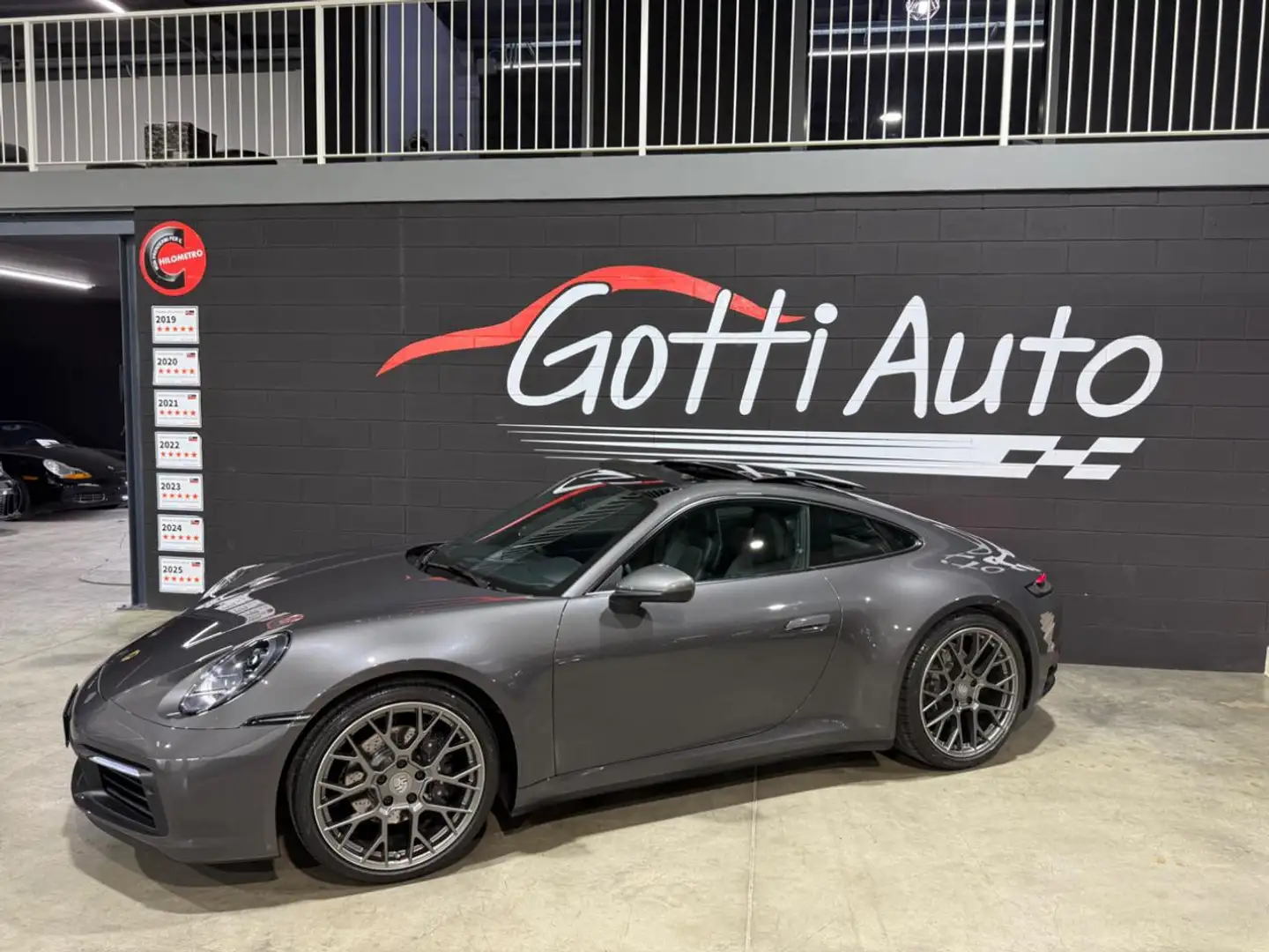 Porsche 911 992 4 PORSCHE APPROVED 04/26 IVA ESPOSTA Grijs - 2