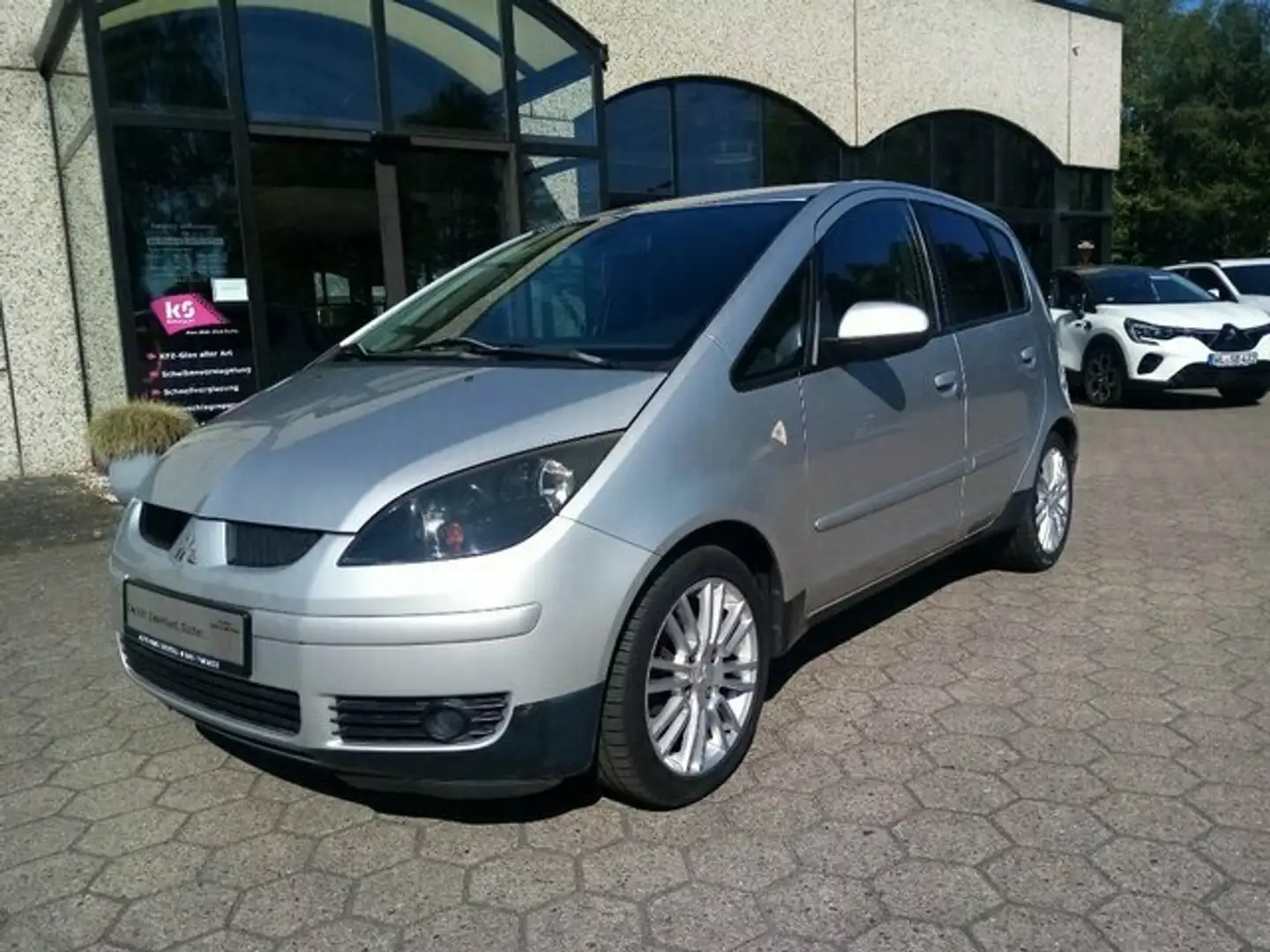 Mitsubishi Colt 1,3 Motion 5 Türer AHK Plateado - 2