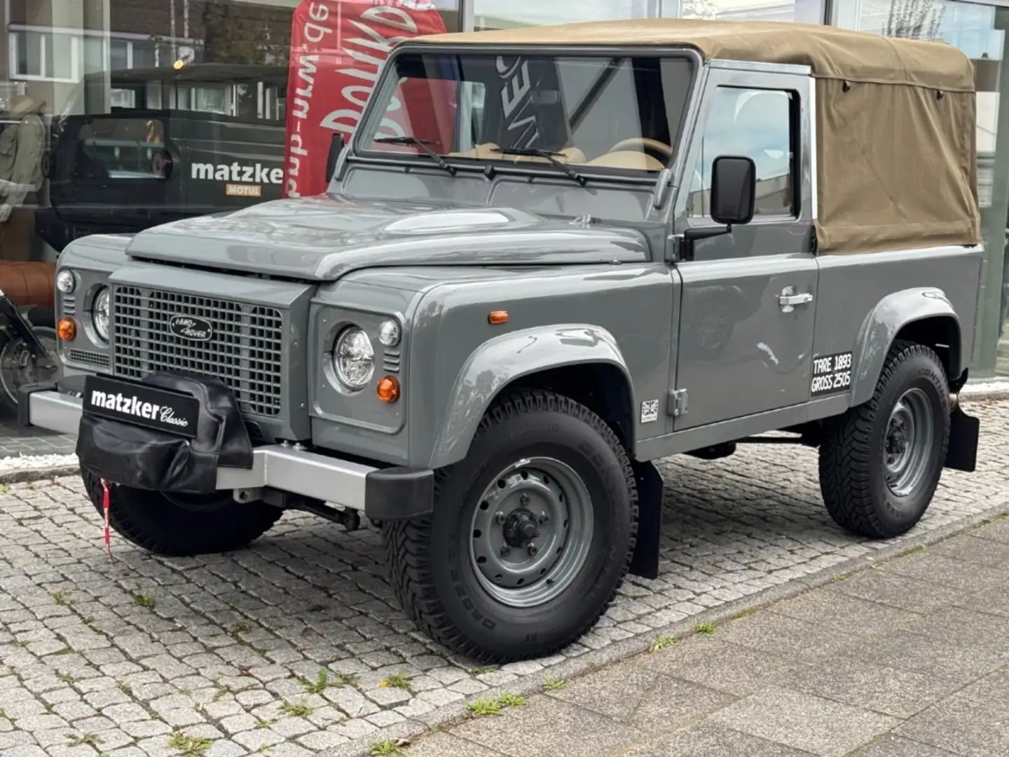 Land Rover Defender 90 L316 Soft Top Works V8 LE Daktari Grigio - 2