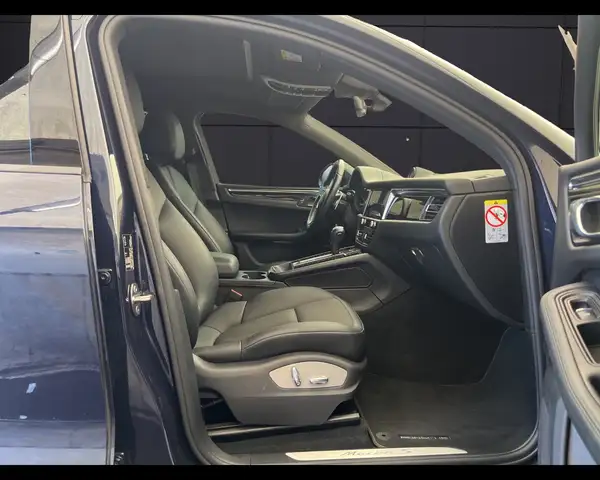 Porsche Macan view 18
