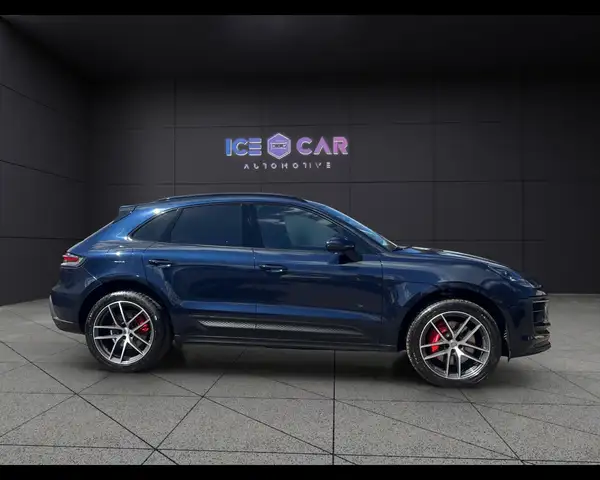Porsche Macan view 4