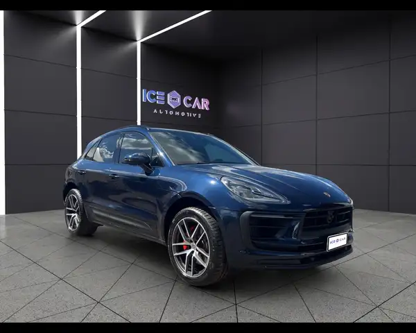 Porsche Macan view 3