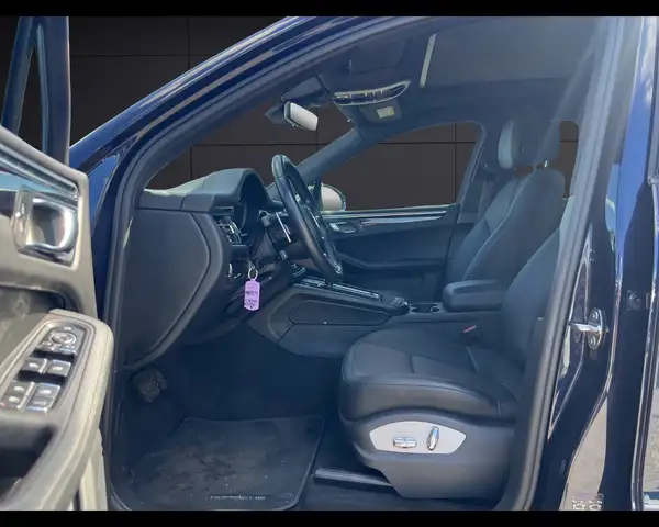 Porsche Macan view 9